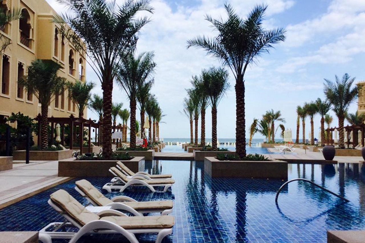 Шератон спа шарджа. Отель Sheraton Шарджа. Sheraton Sharjah Beach Resort Spa 5. Шератон Дубай Шарджа. Отель Шератон Шарджа Бич Резорт.