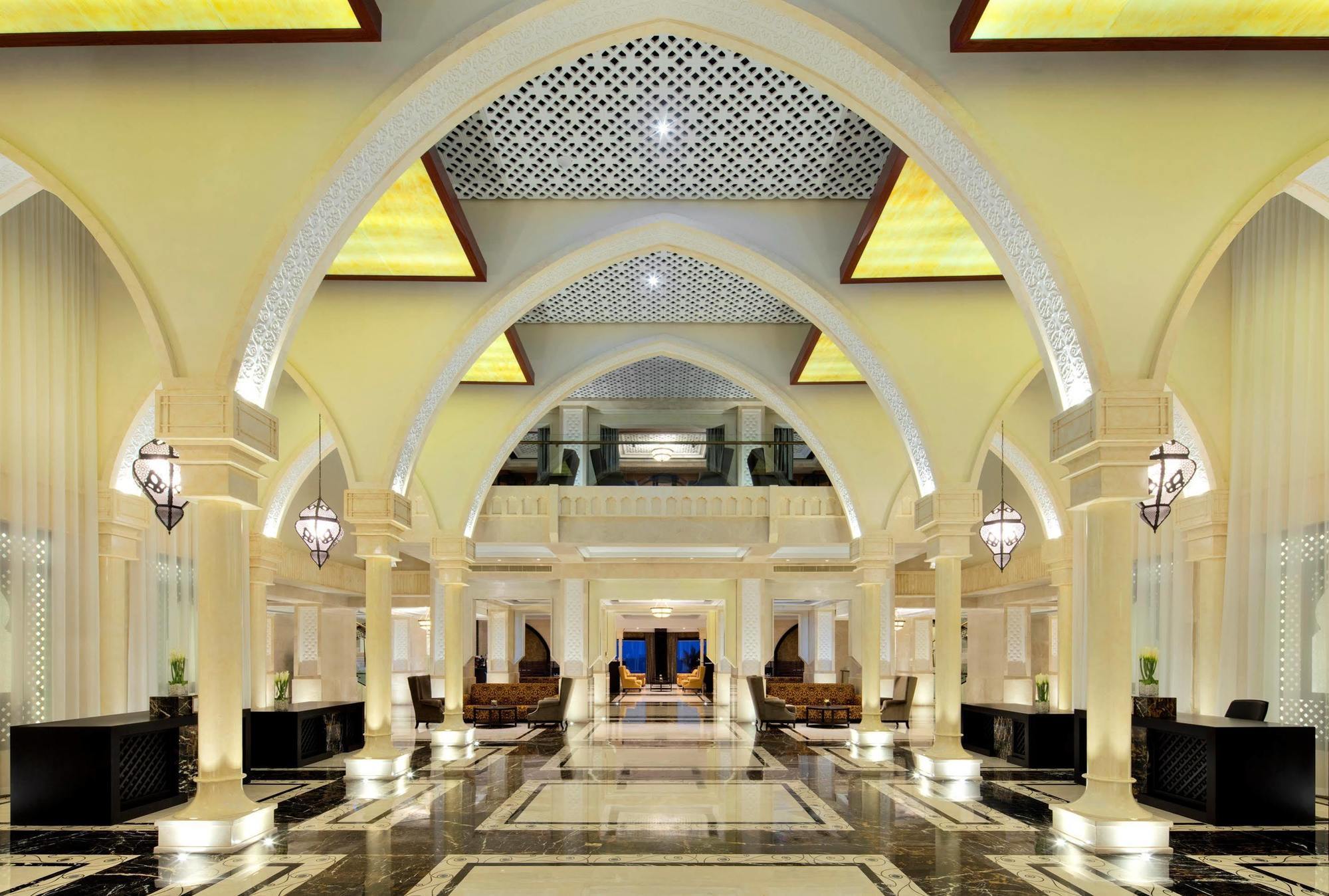 Hotel шарджа. Sheraton Sharjah Beach Resort Spa 5. Отель Шератон Шарджа Бич Резорт. Шератон Шарджа 5. Sheraton Sharjah Beach Resort Spa 5 Шарджа Бич.